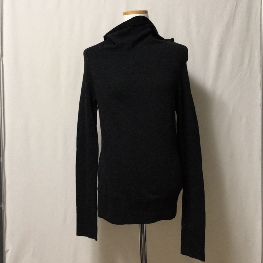 ⭐️James Perse loose turtle neck⭐️